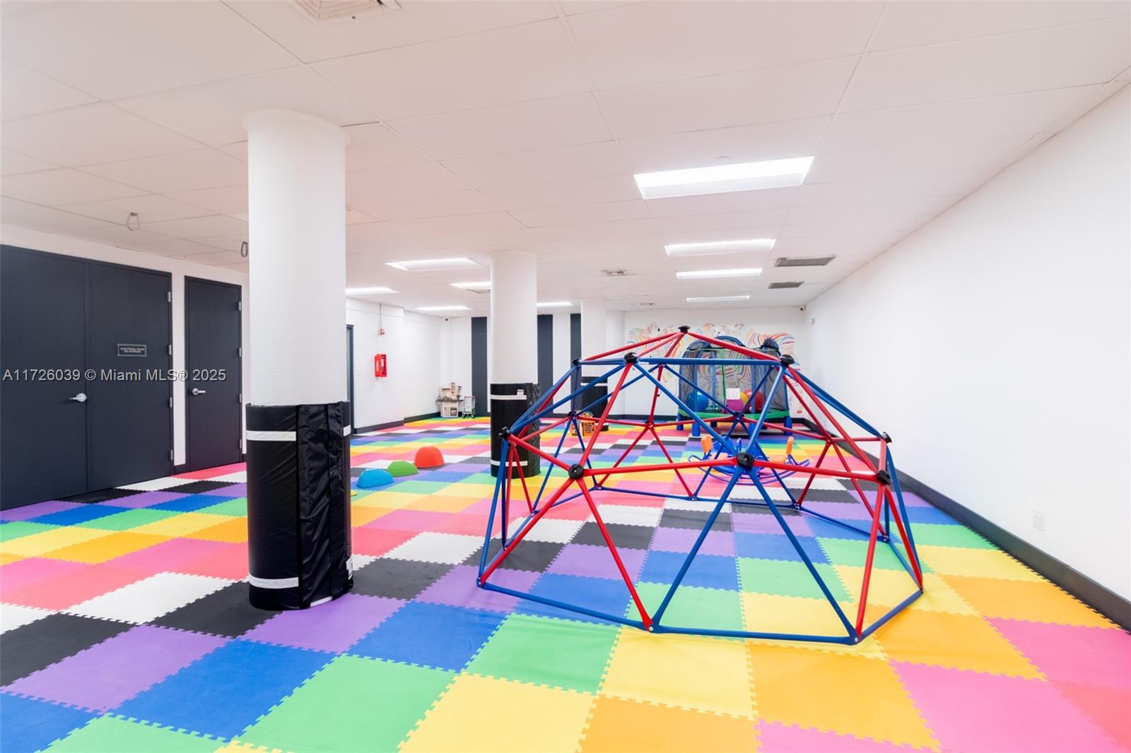 KING COLE CONDO - Residential