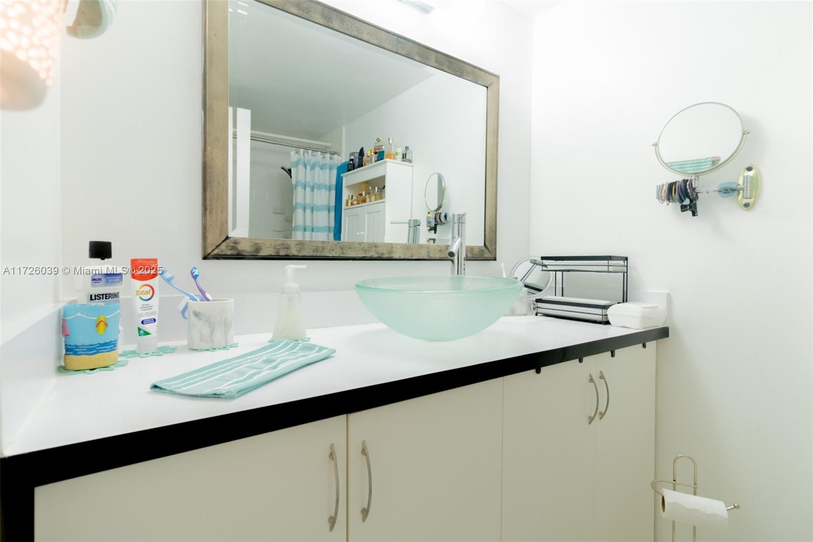 KING COLE CONDO - Residential