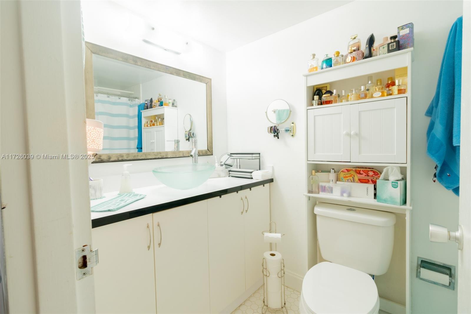 KING COLE CONDO - Residential