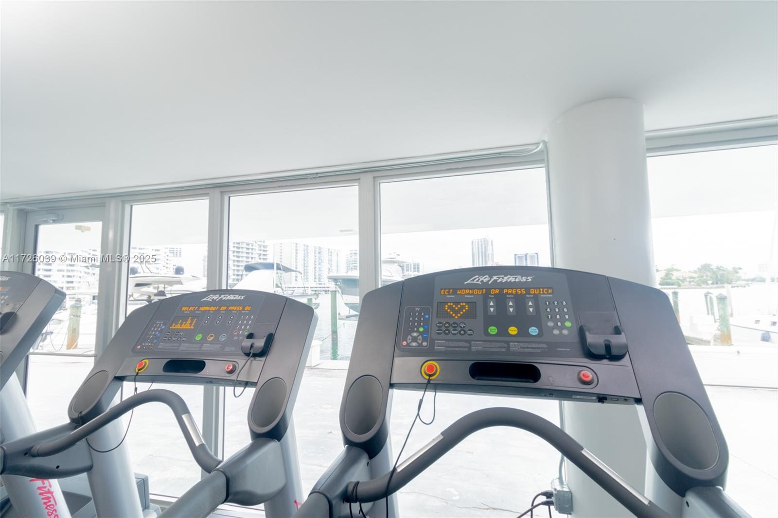 KING COLE CONDO - Residential