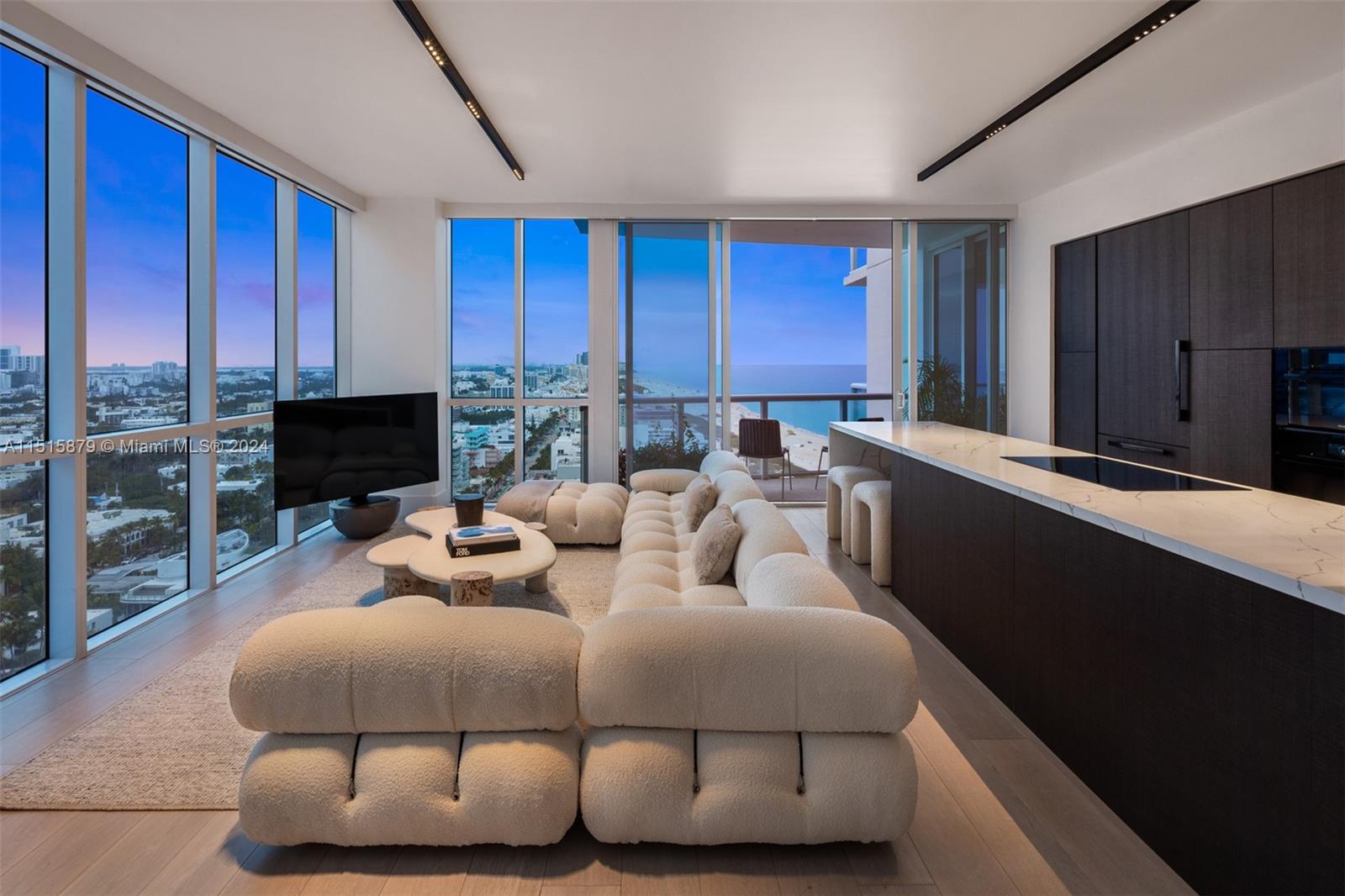 CONTINUUM ON SOUTH BEACH - Residential