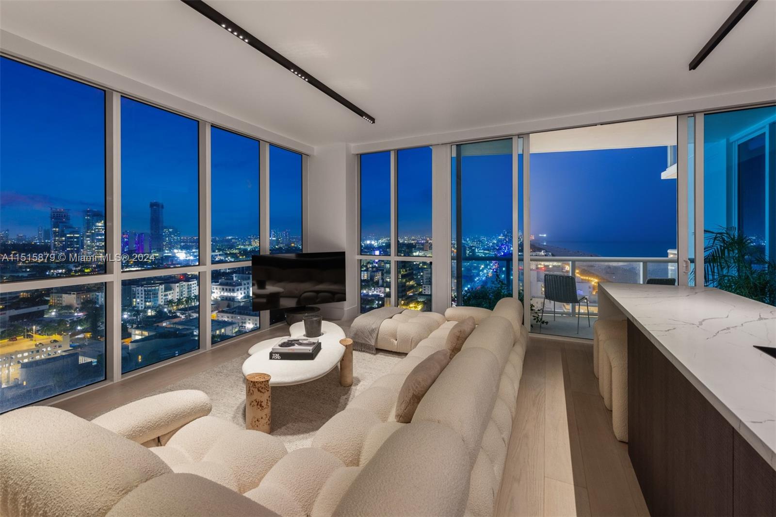 CONTINUUM ON SOUTH BEACH - Residential