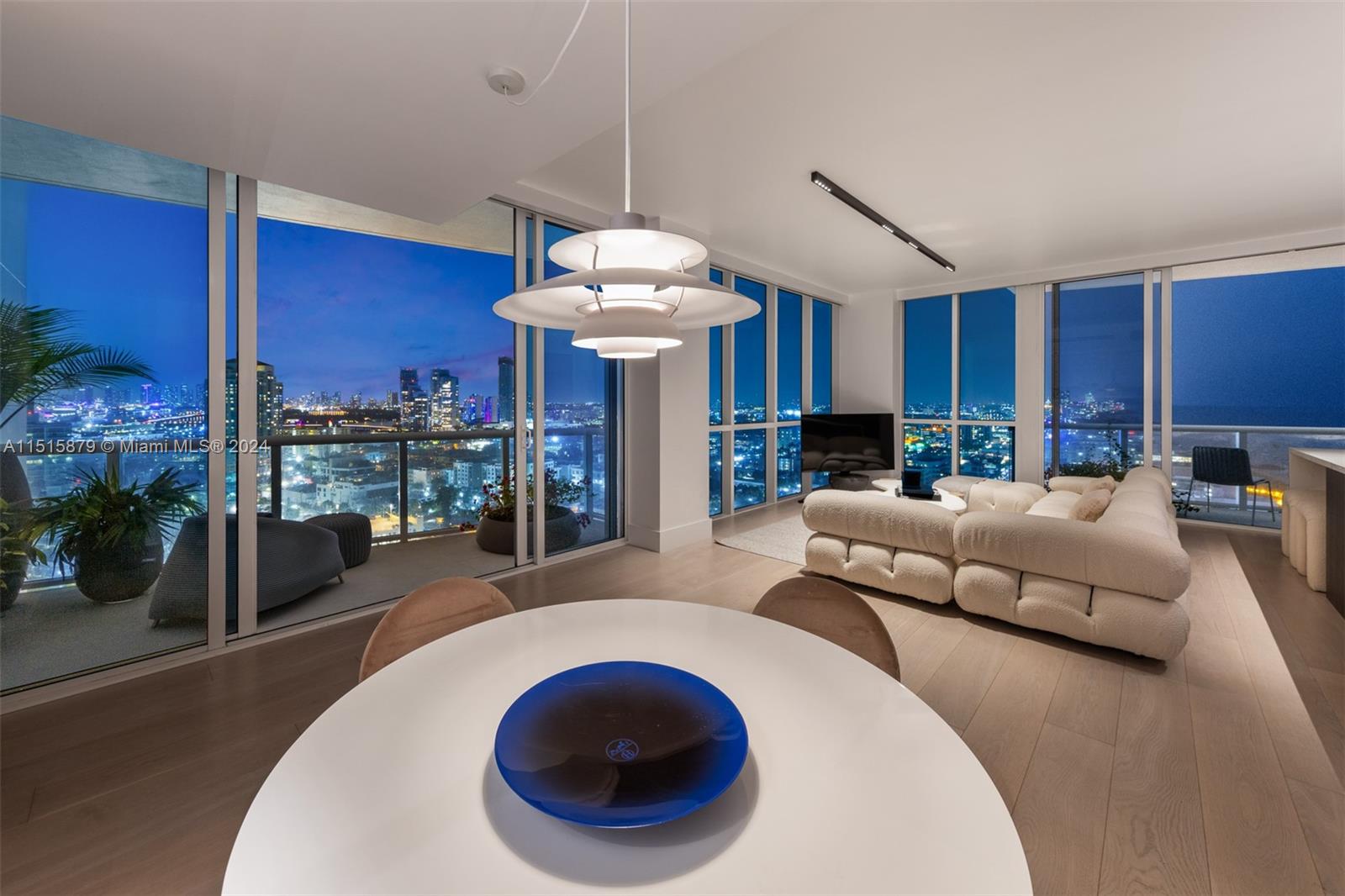 CONTINUUM ON SOUTH BEACH - Residential