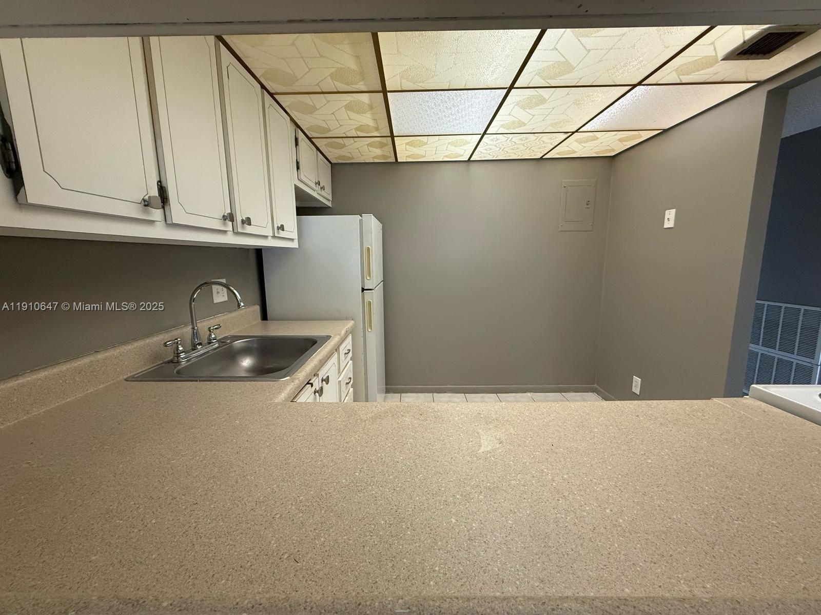 BREAKWATERS OF THE PALM B - Residential Lease