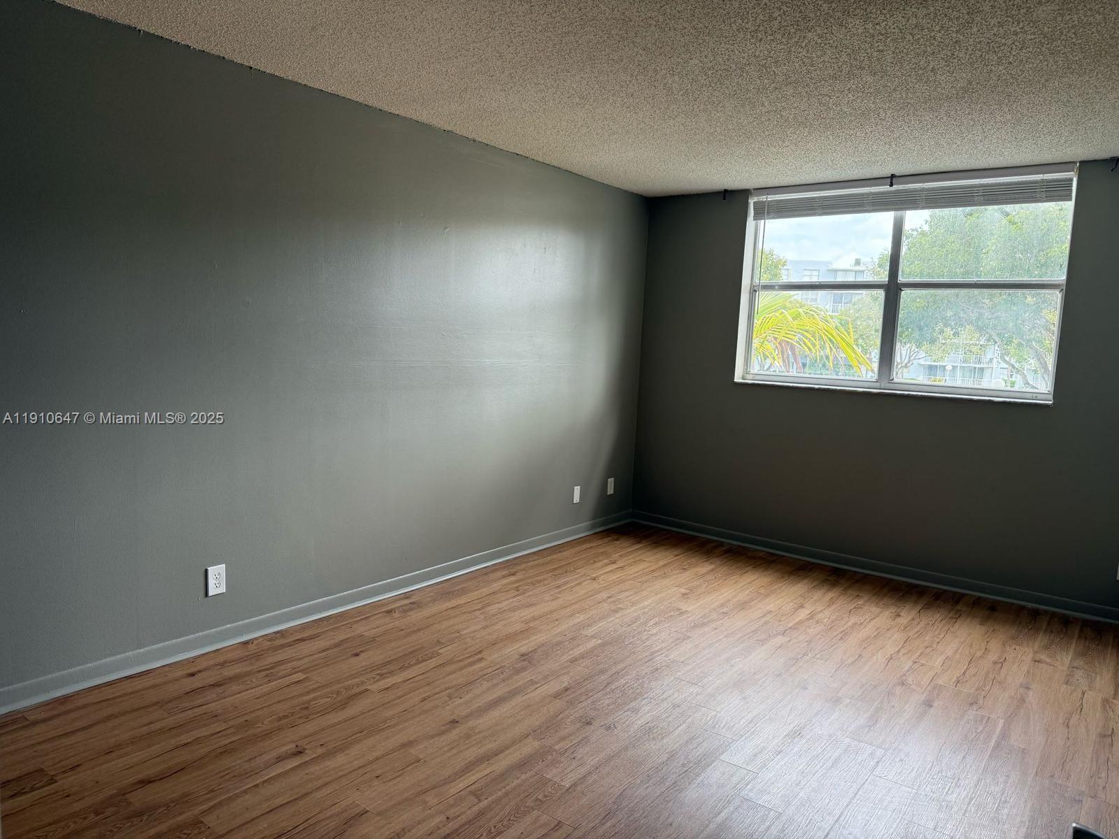 BREAKWATERS OF THE PALM B - Residential Lease