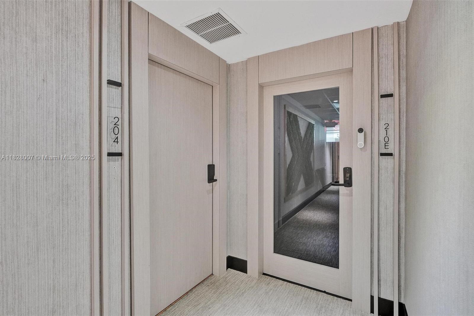 OFFICE SUITE FOR RENT LOCATED IN THE HEART OF BRICKELL. CORNER UNIT WITH LOTS OF NATURAL LIGHT,
SECURITY AND VALET PARKING AVAILABLE. COMBINED SIZE IS 787 SQFT WITH ELECTRICITY AND CLEANING
INCLUDED IN THE PRICE. PARKING SPACES AVAILABLE AT AN ADDITIONAL COST OF $150 DOLLARS PER MONTH
PER SPACE THROUGH THE ASSOCIATION.
