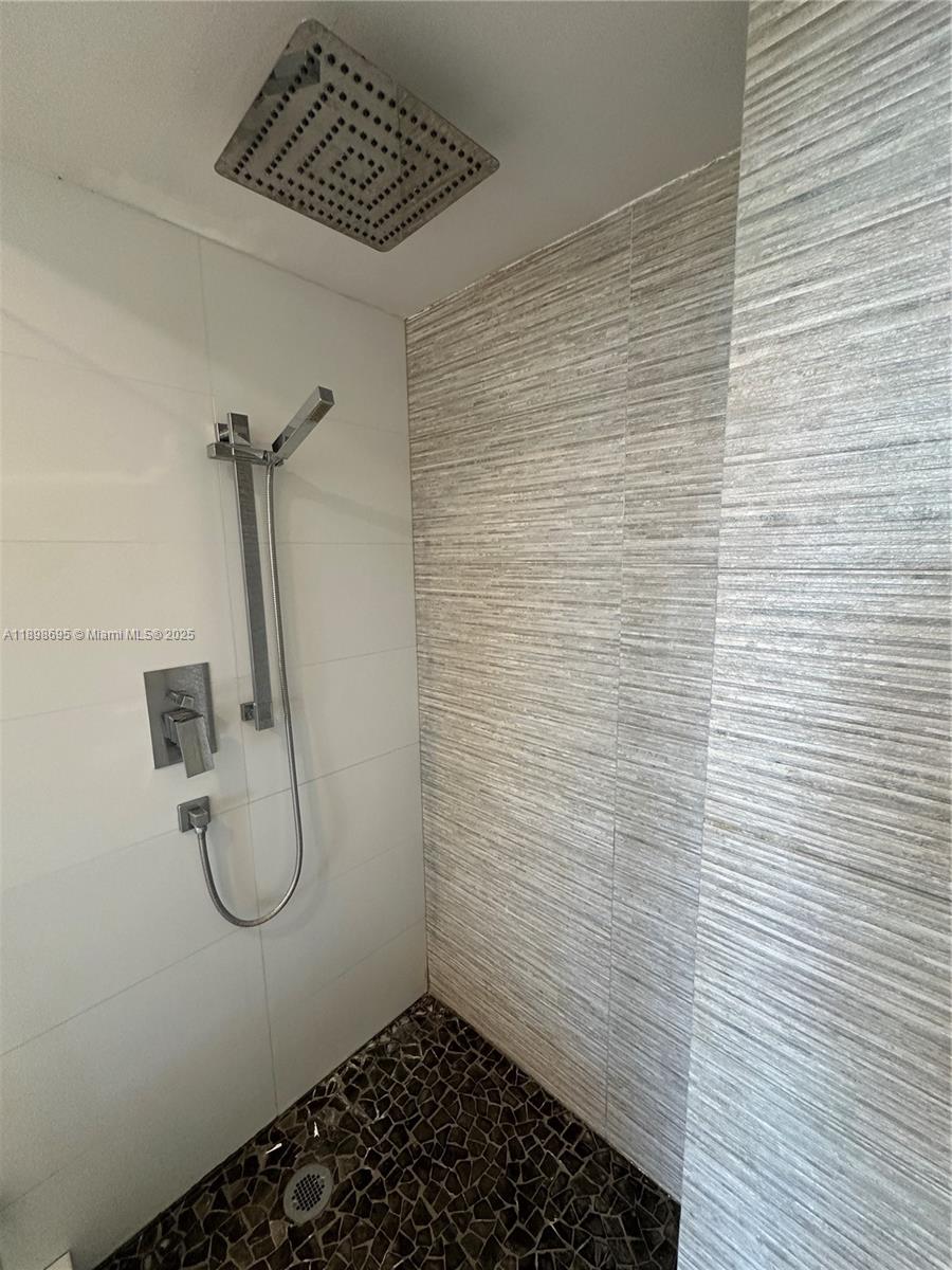 VENETIA CONDO - Residential Lease