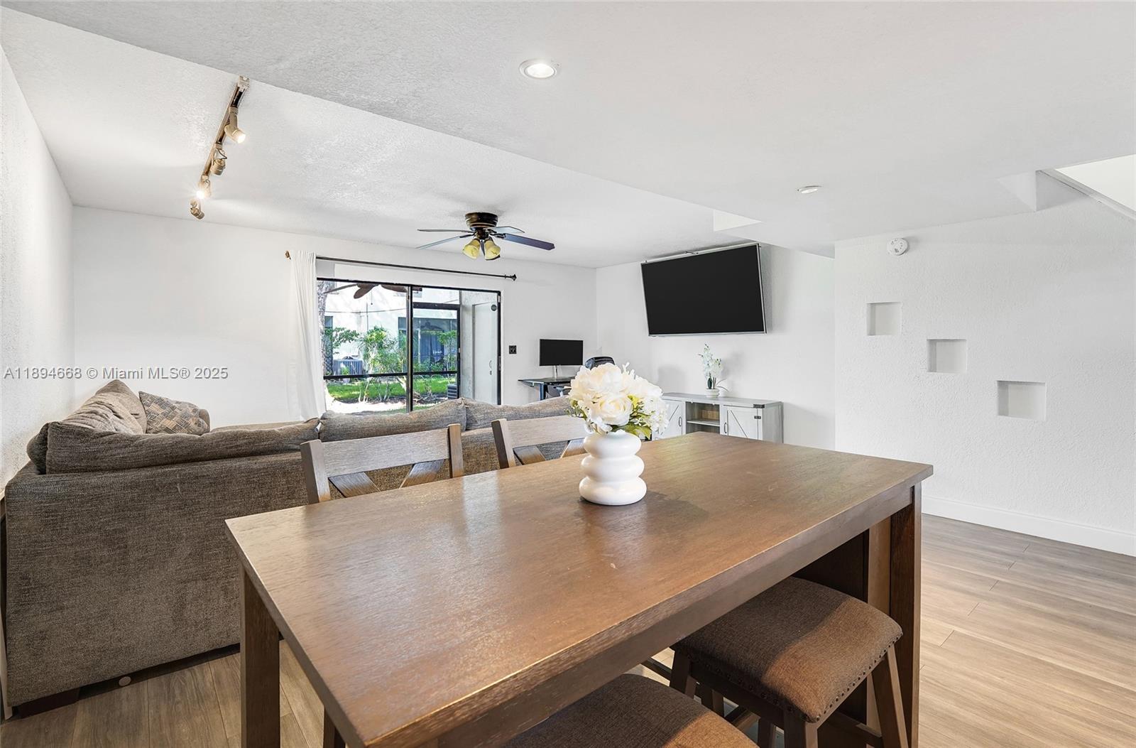 WELLEBY UNIT SEVEN - Residential