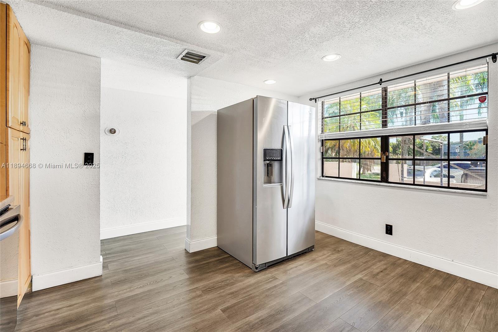 WELLEBY UNIT SEVEN - Residential