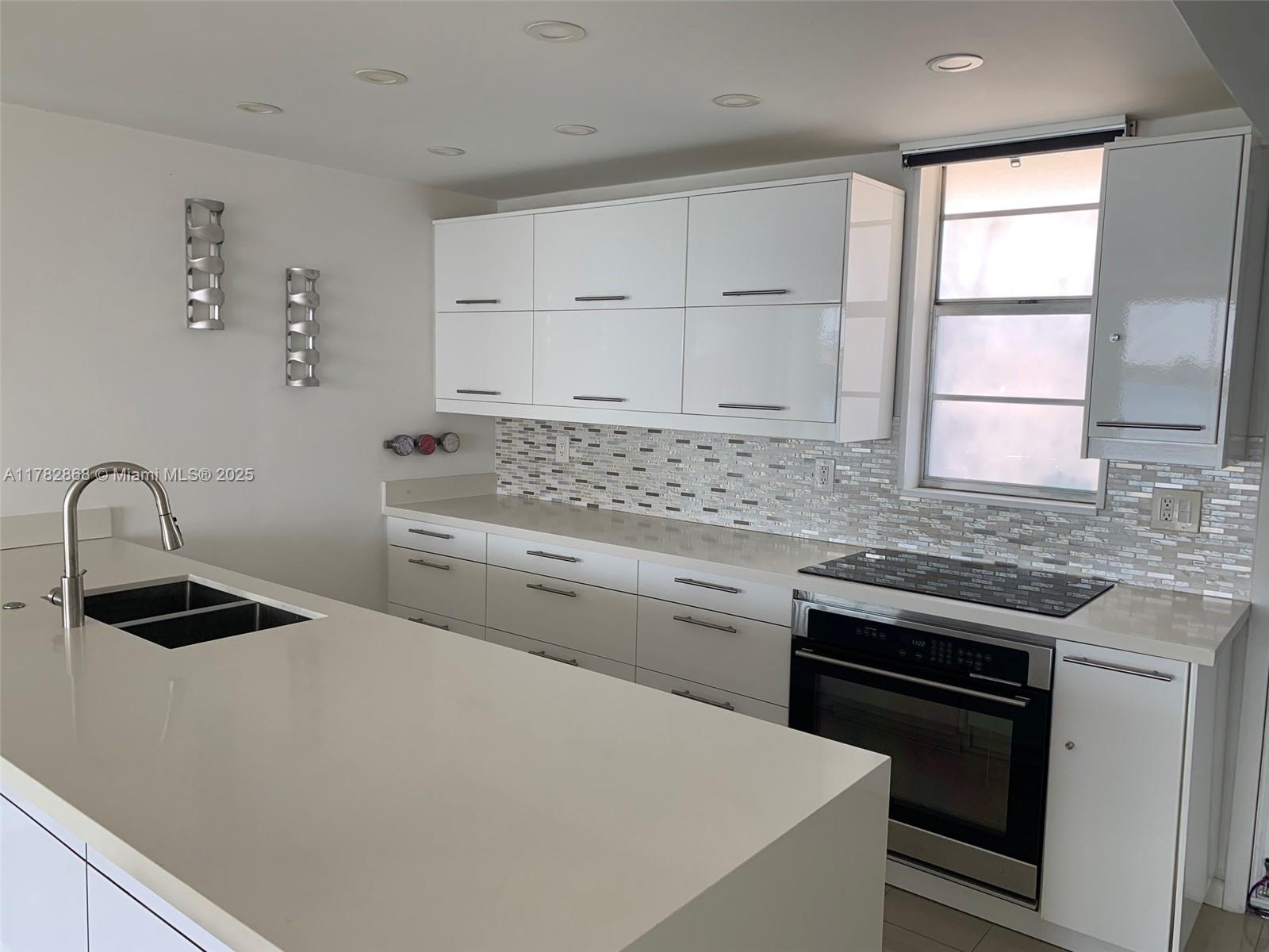 Photo 1 of 3010 Marcos Dr R304, Aventura, Florida, $1,900, Web #: 11782868