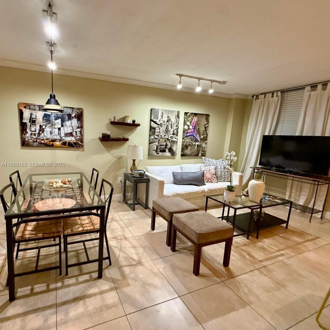 MICHIGAN WEST CONDO - Residential Lease