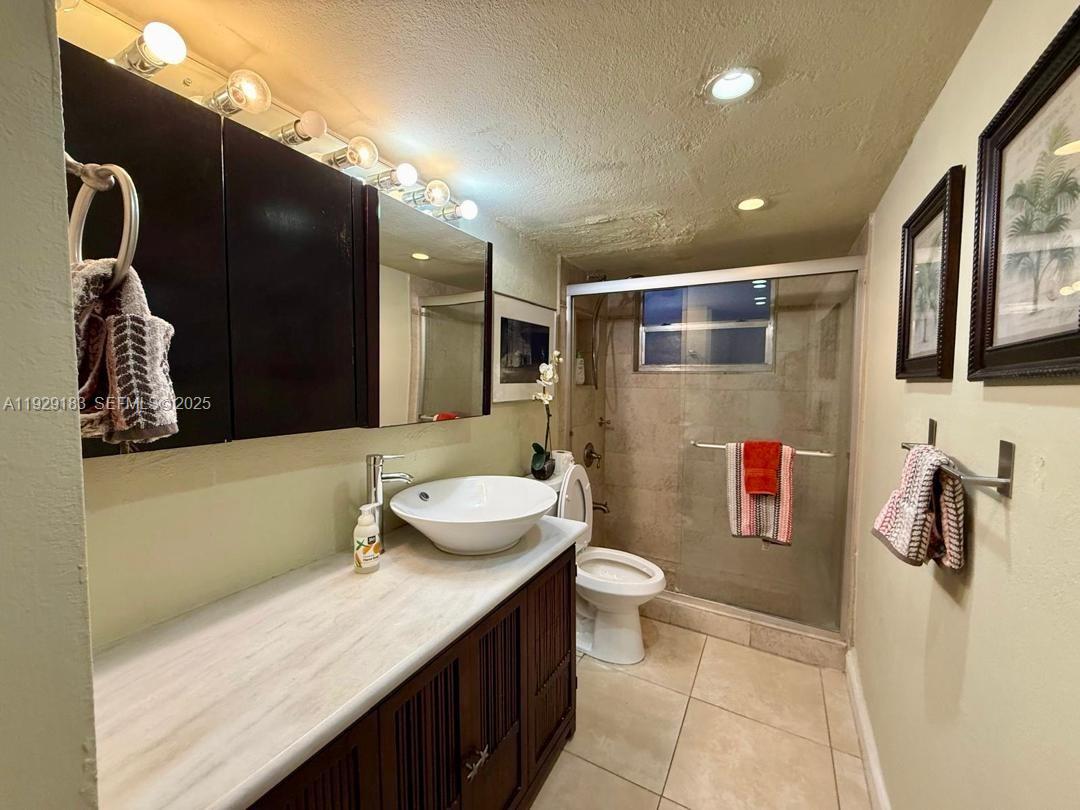 MICHIGAN WEST CONDO - Residential Lease