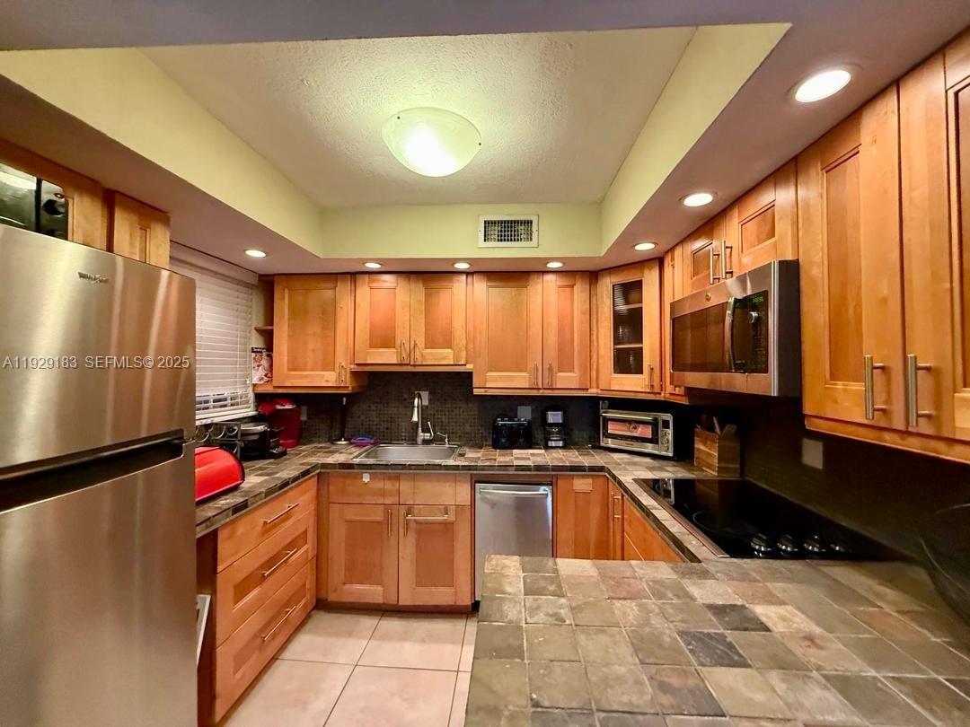 MICHIGAN WEST CONDO - Residential Lease