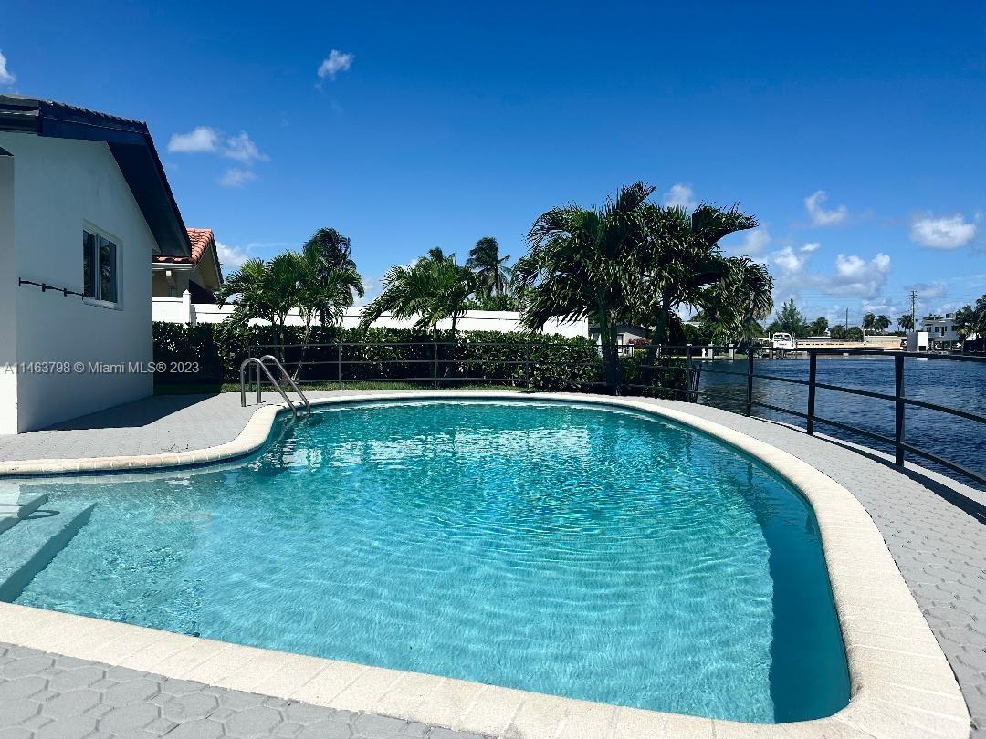 CORAL POINT - Residential