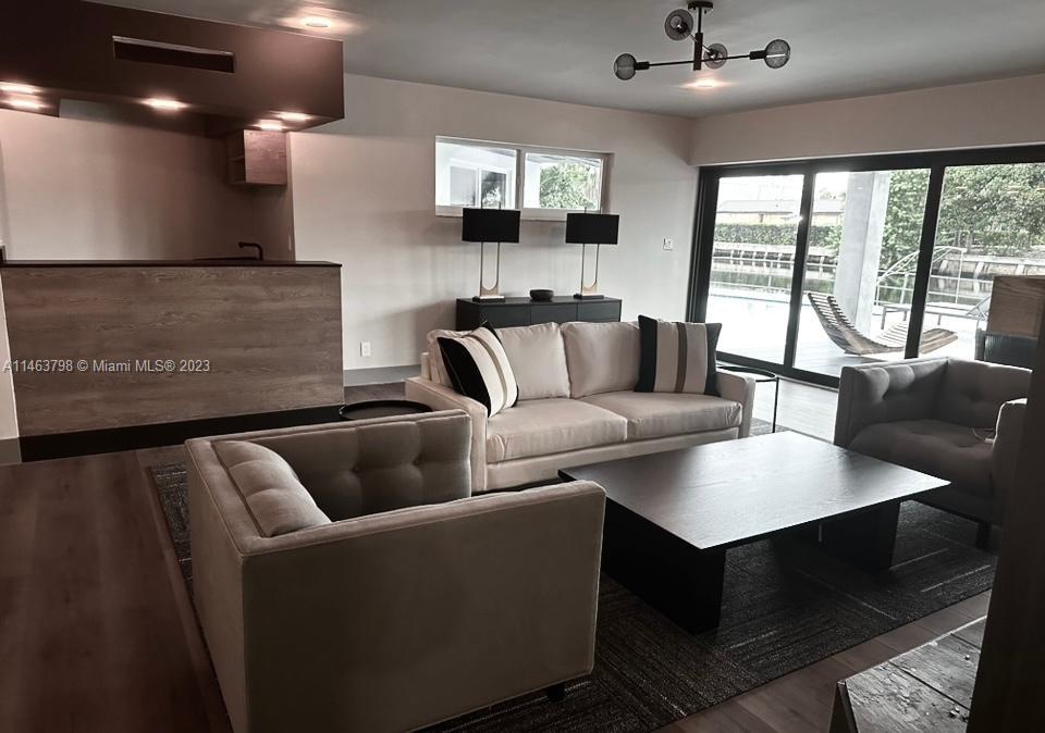 CORAL POINT - Residential