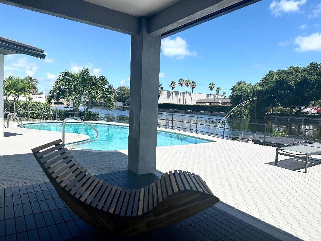 CORAL POINT - Residential