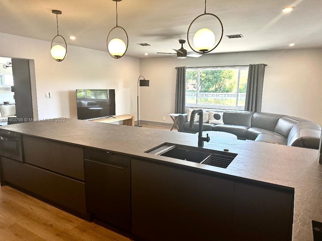 CORAL POINT - Residential