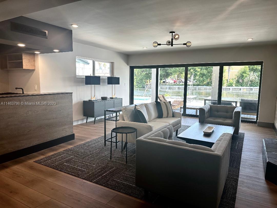 CORAL POINT - Residential