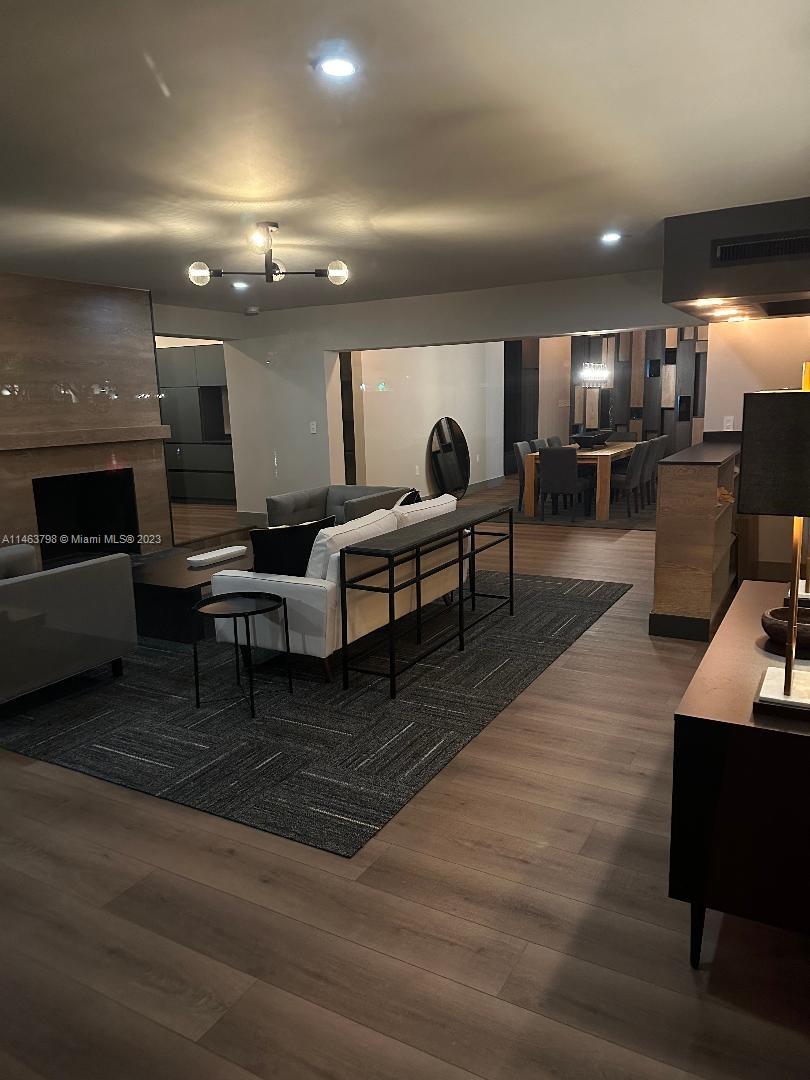 CORAL POINT - Residential