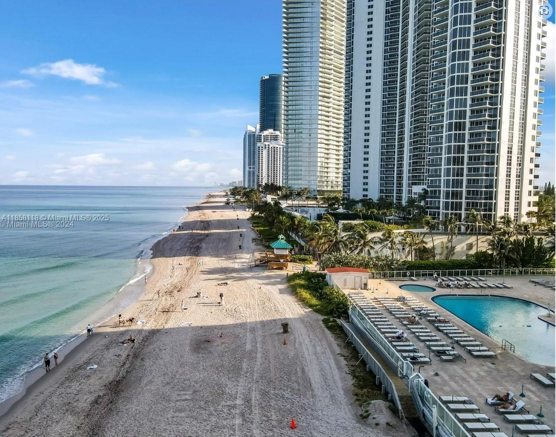 THE AVENTURA BEACH CLUB C - Residential Lease