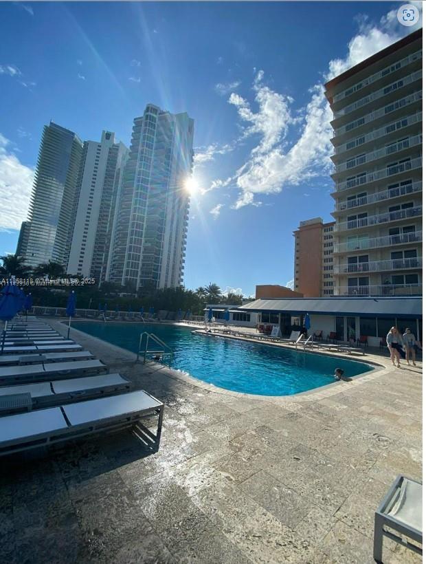 THE AVENTURA BEACH CLUB C - Residential Lease