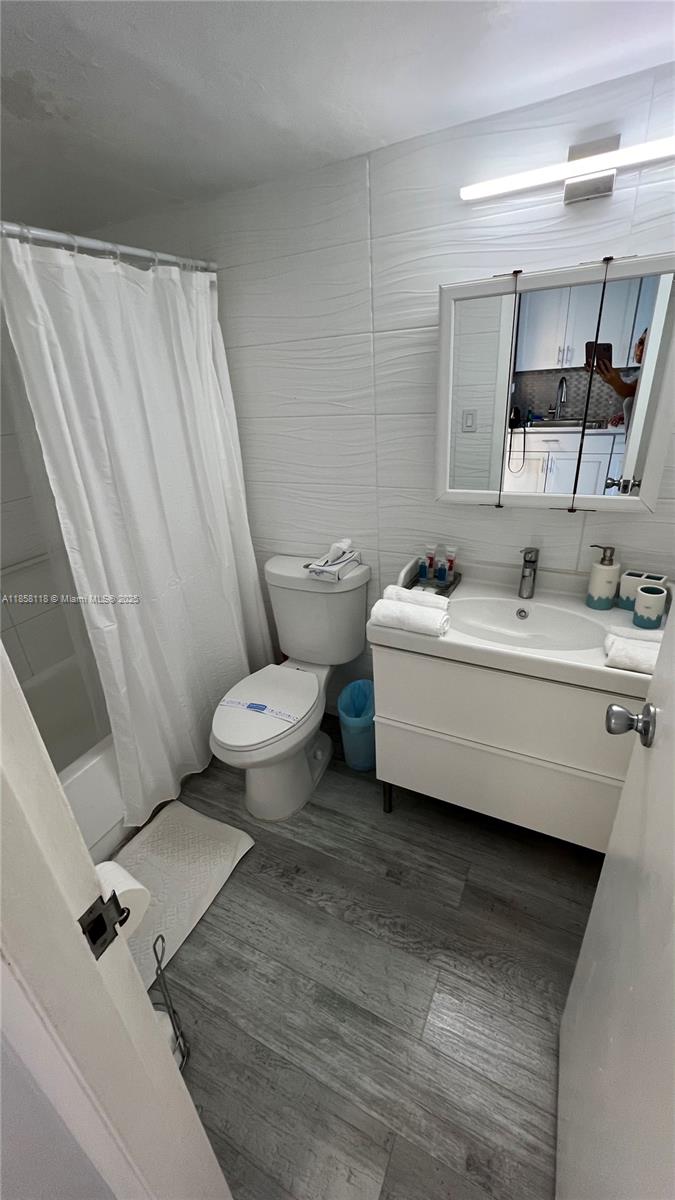 THE AVENTURA BEACH CLUB C - Residential Lease