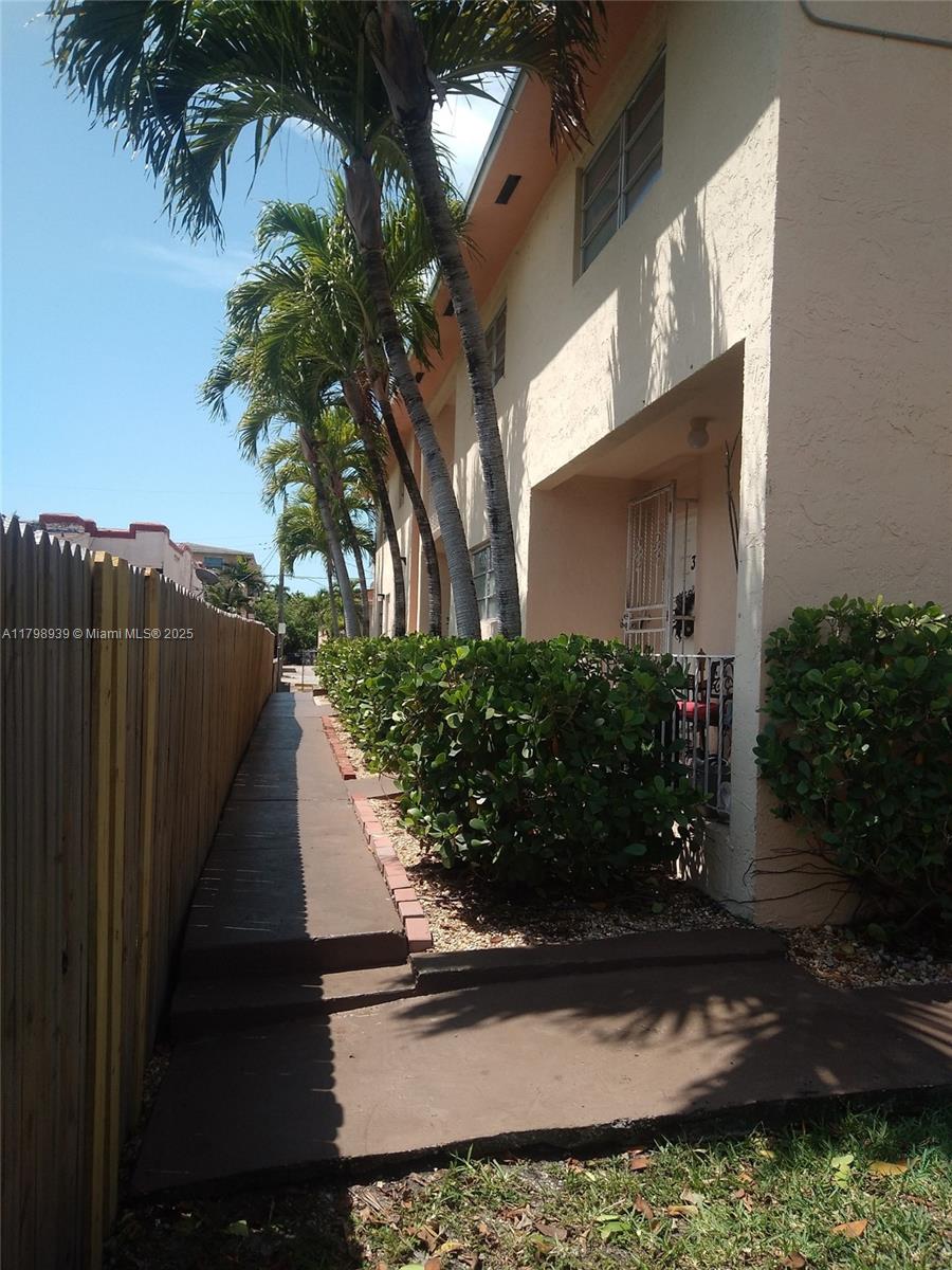 1353 NW 5th St