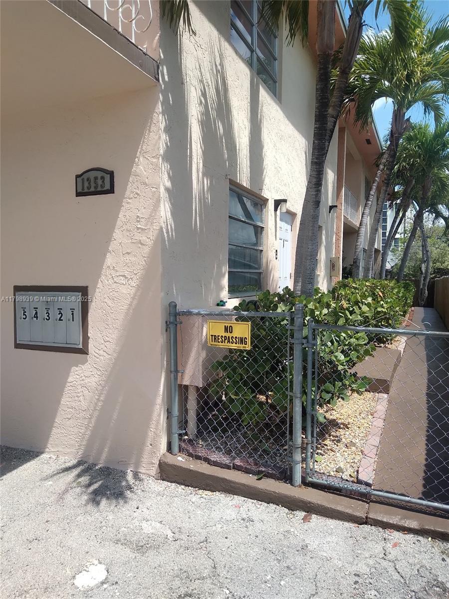 1353 NW 5th St