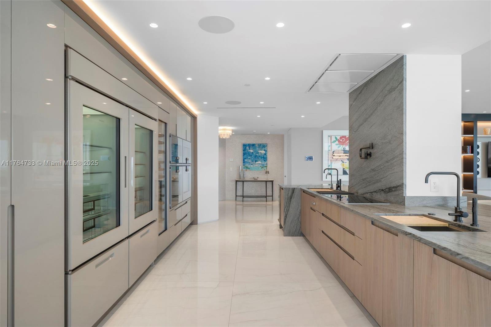10225 Collins Ave 1402