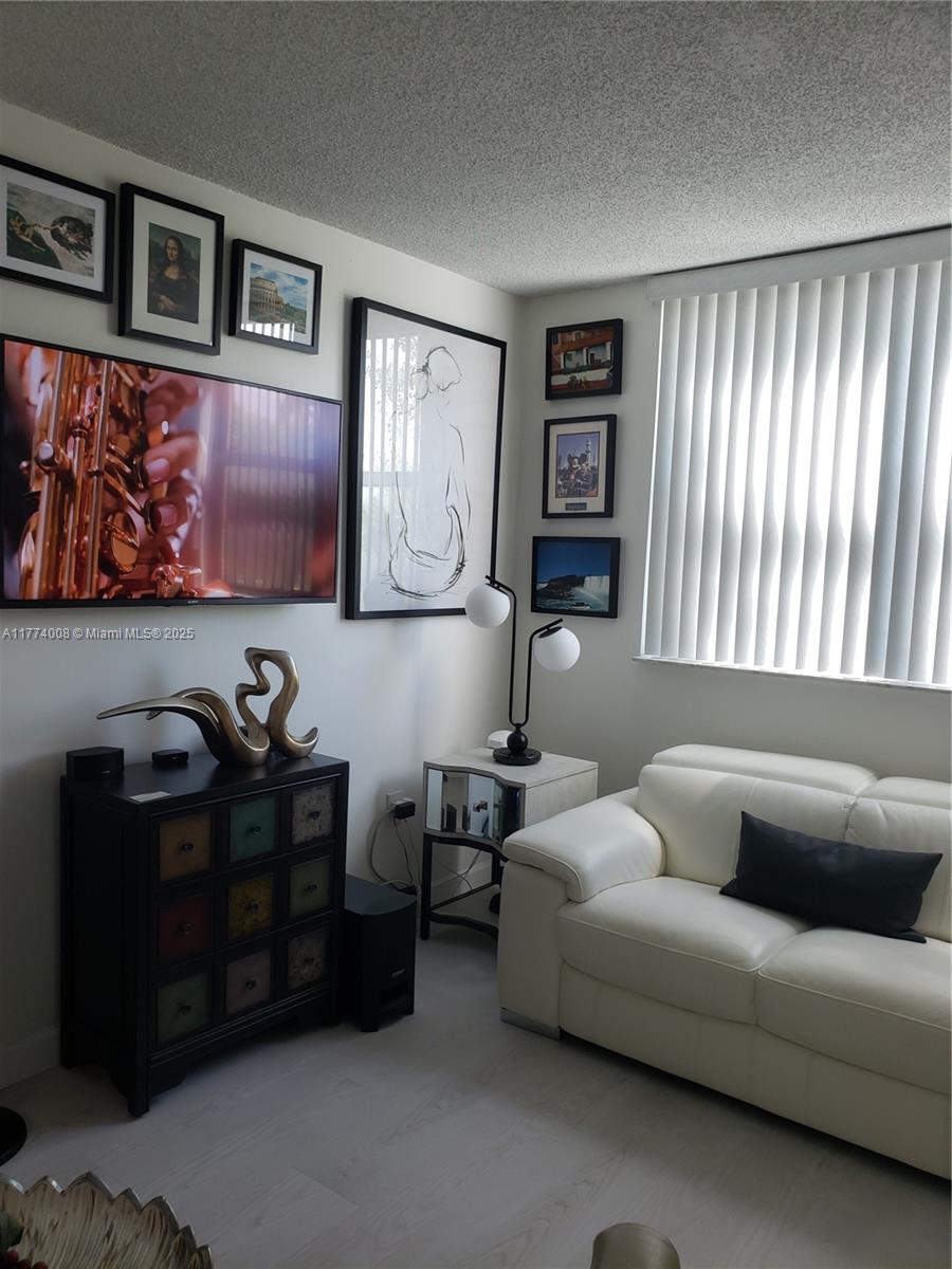 INTERNATIONAL PARK CONDO - Residential