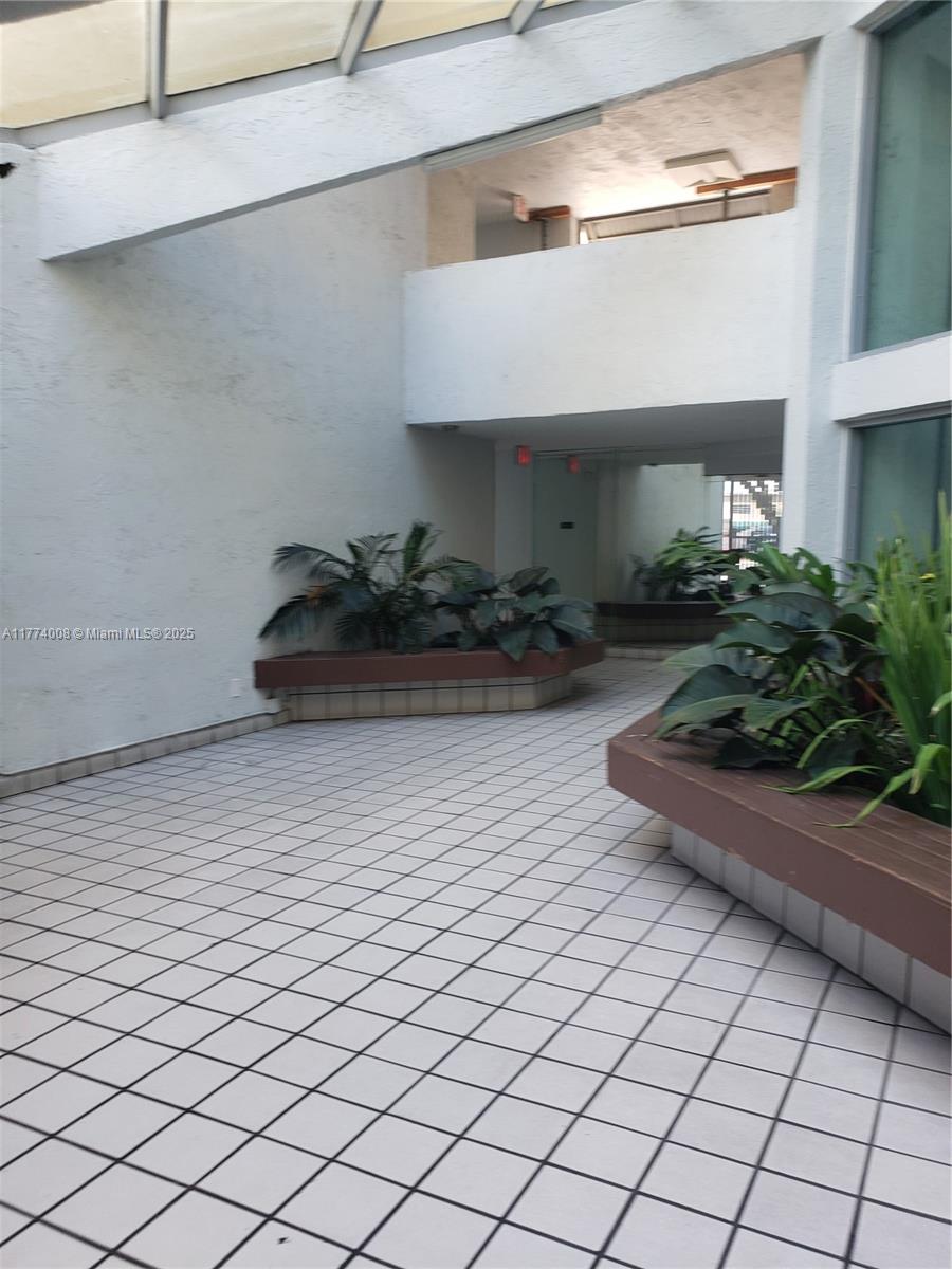 INTERNATIONAL PARK CONDO - Residential