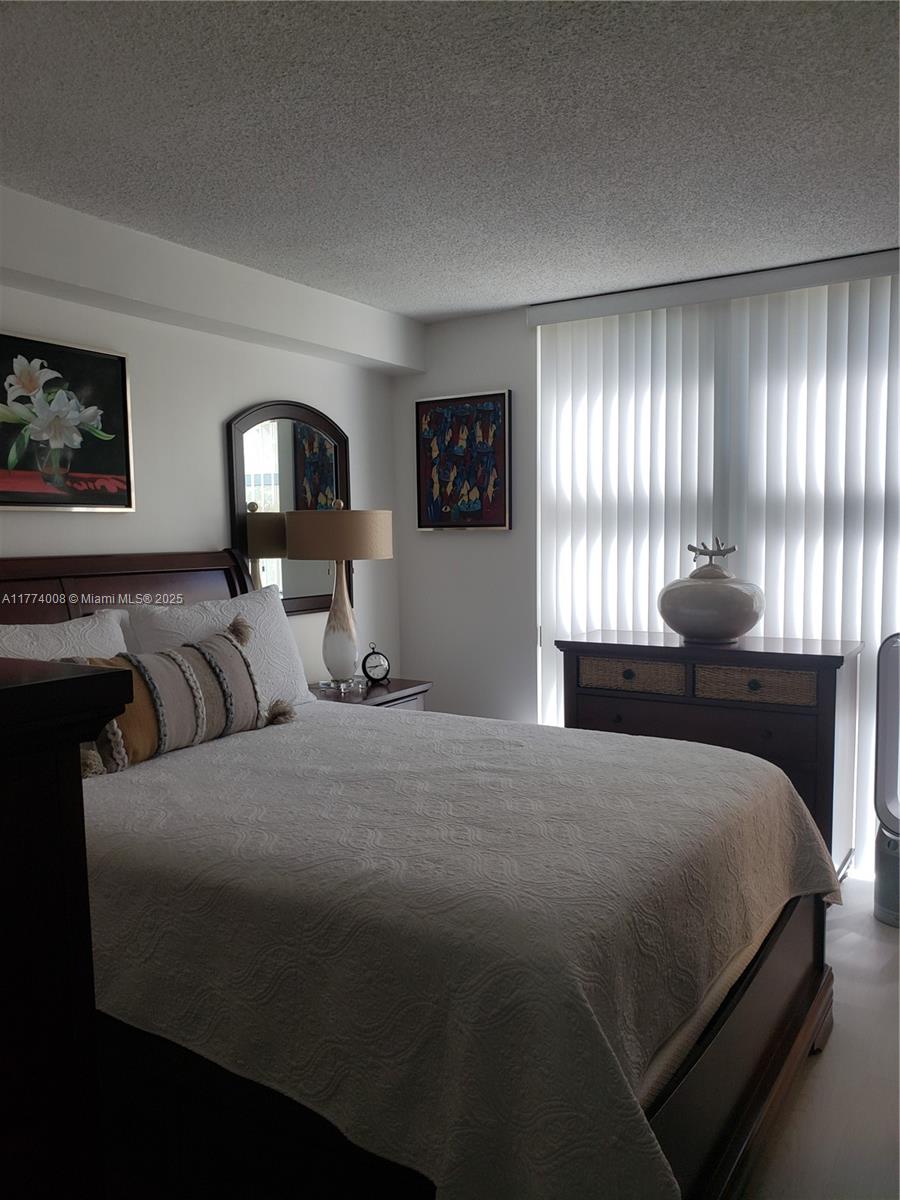 INTERNATIONAL PARK CONDO - Residential