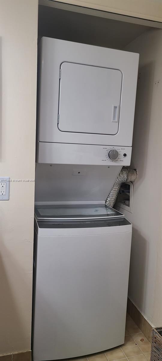 INTERNATIONAL PARK CONDO - Residential