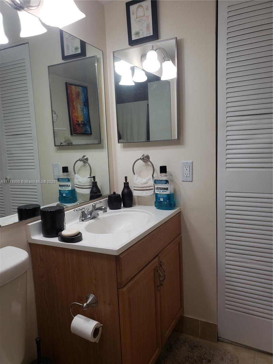 INTERNATIONAL PARK CONDO - Residential