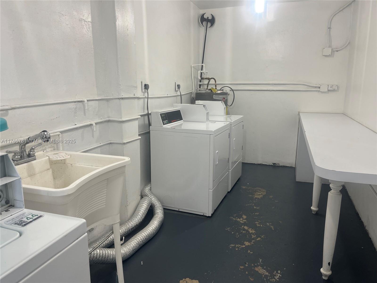 CASA-BISCAYNE CO-OP APTS - Residential