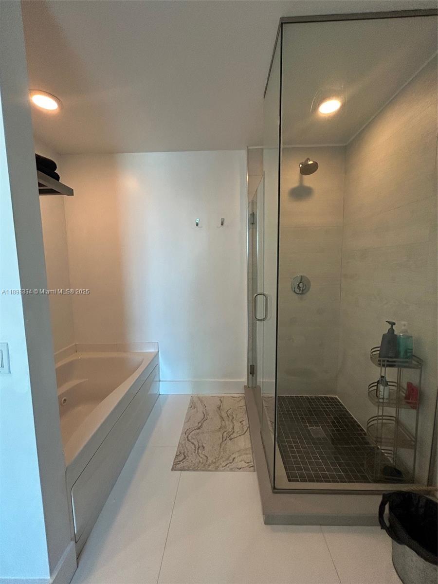 500 BRICKELL EAST CONDO - Residential Lease