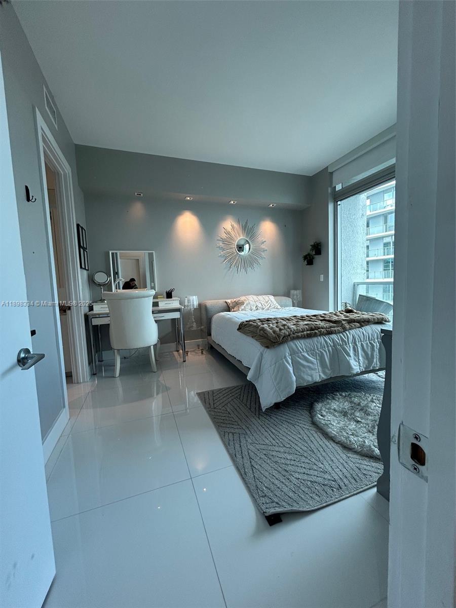 500 BRICKELL EAST CONDO - Residential Lease