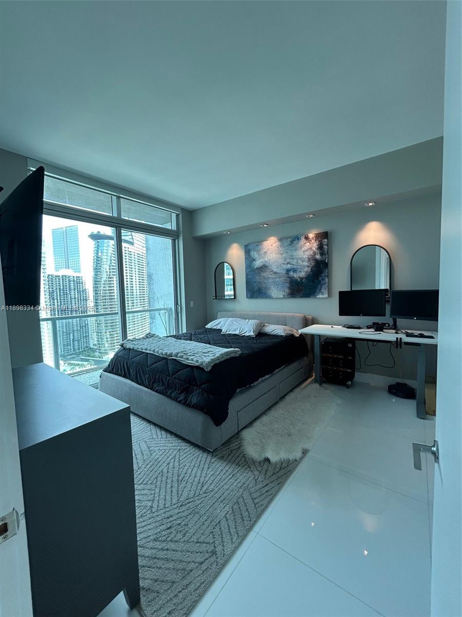500 BRICKELL EAST CONDO - Residential Lease