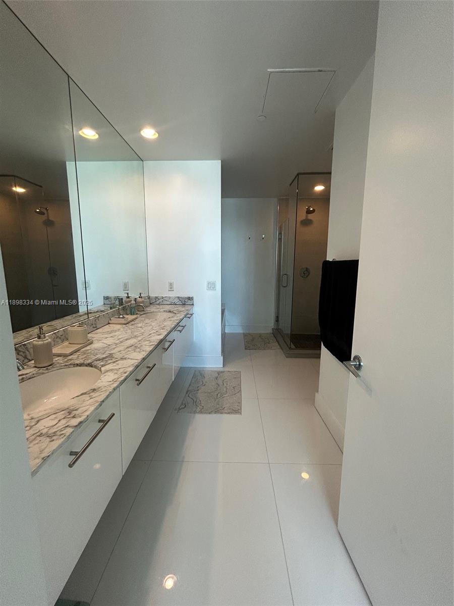 500 BRICKELL EAST CONDO - Residential Lease