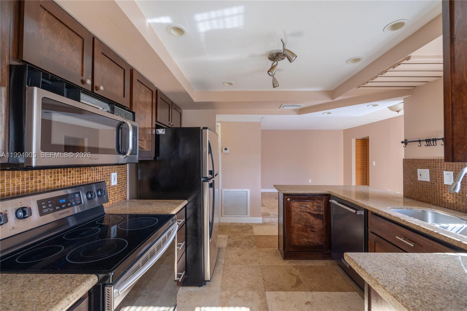 FONTAINEBLEAU PARK WEST V - Residential Lease