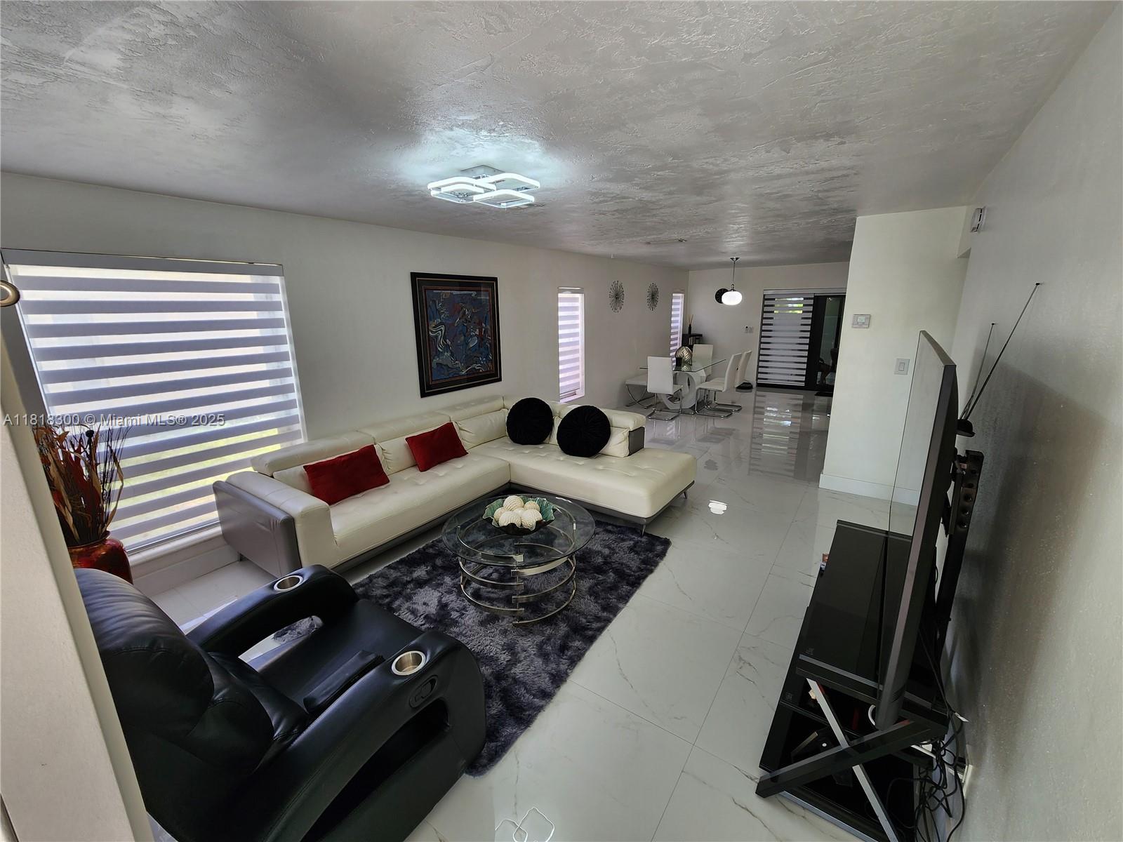 DEVON-AIRE VILLAS SEC 7 - Residential