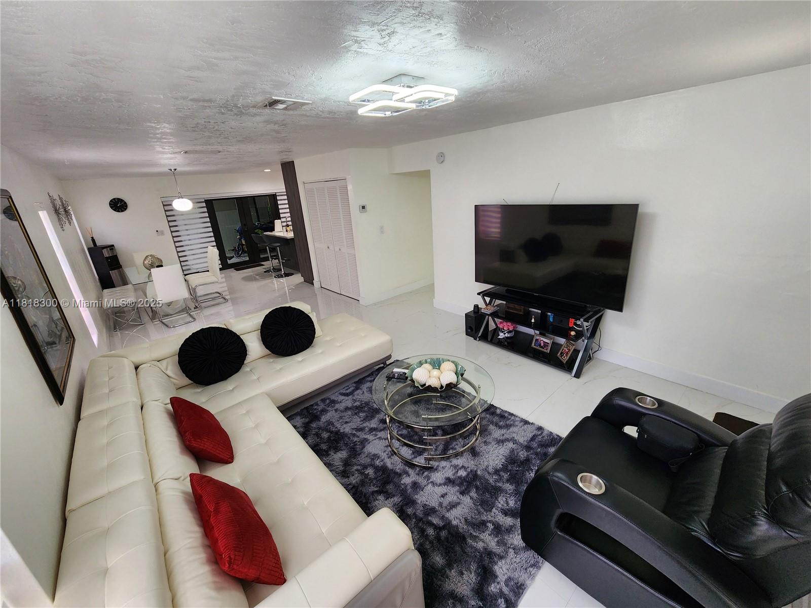 DEVON-AIRE VILLAS SEC 7 - Residential