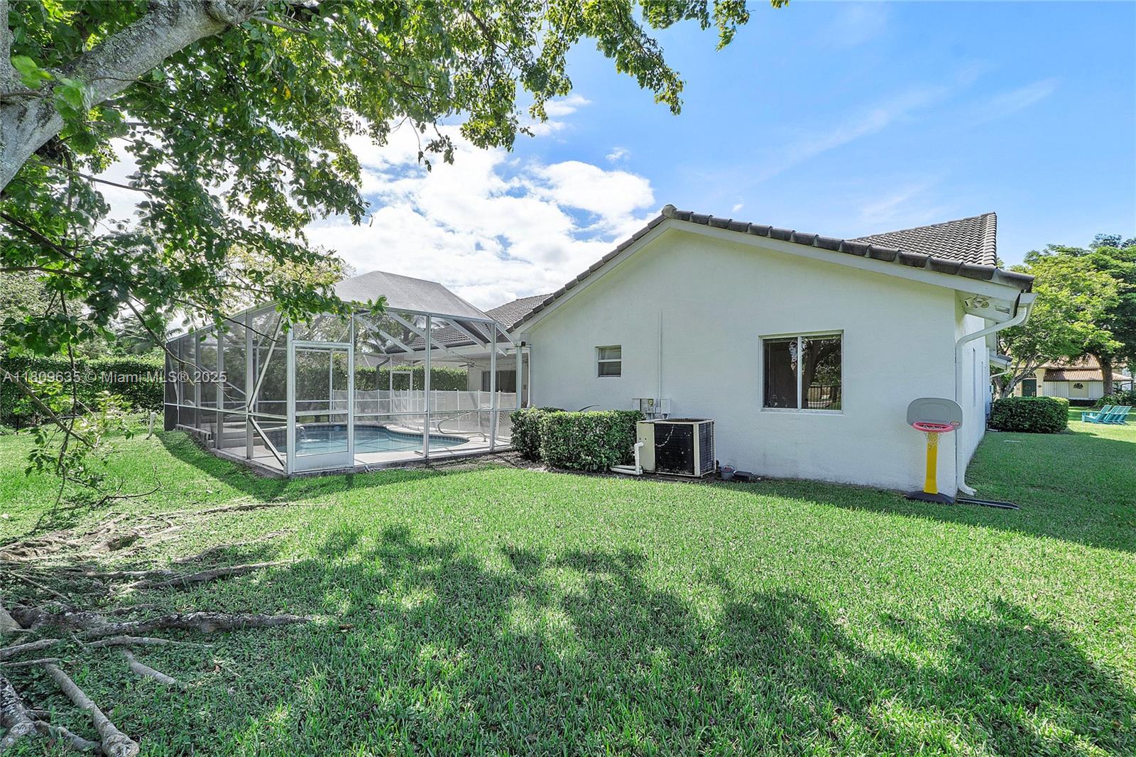 NORTH SPRINGS COURT - Residential