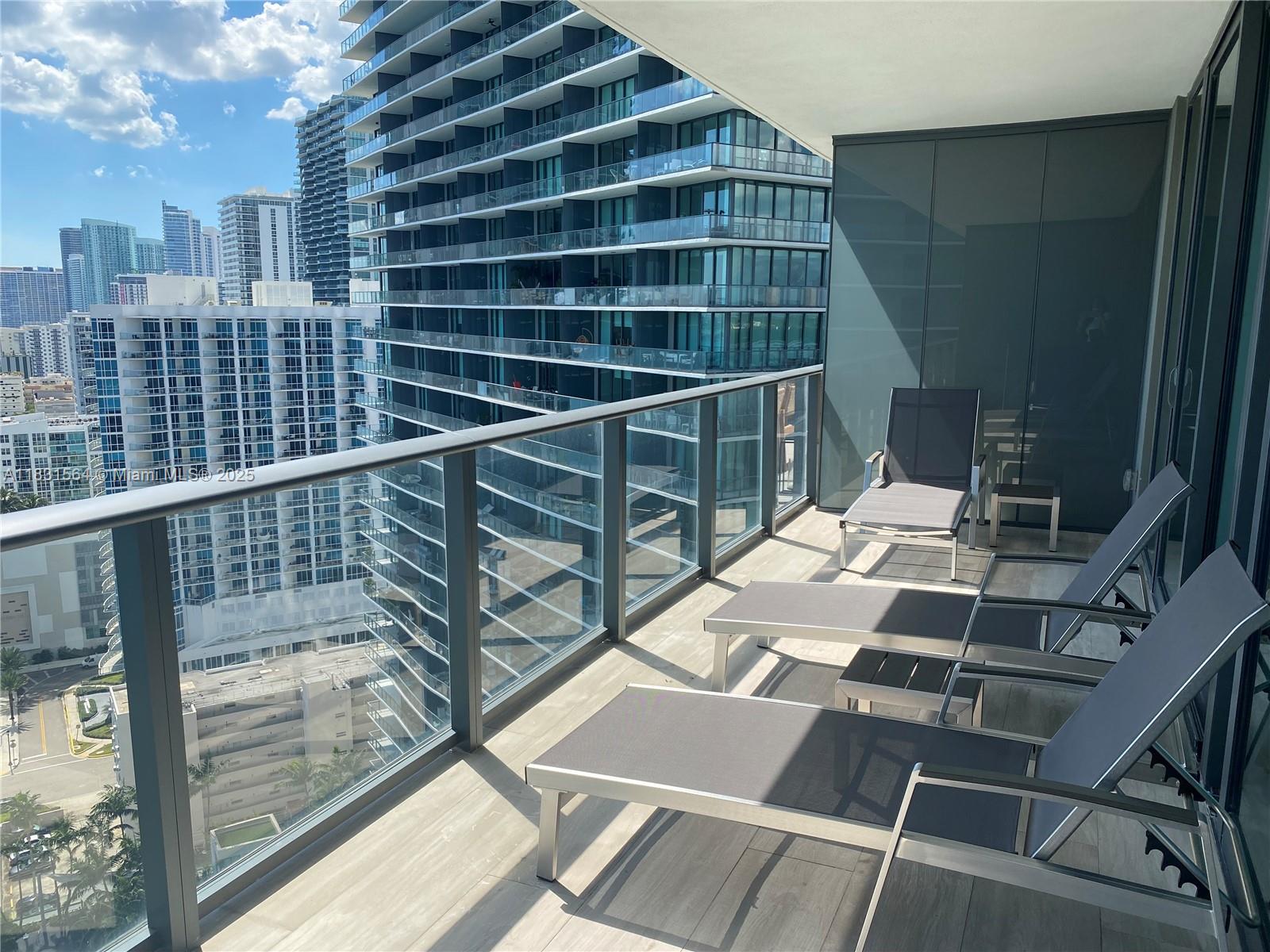 650 NE 32nd St 2305