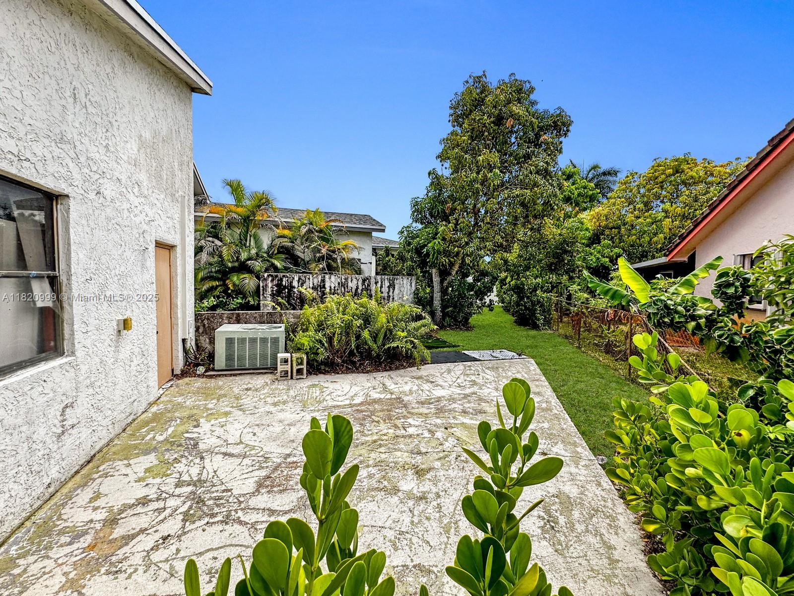 INVERRARY BOULEVARD ESTAT - Residential