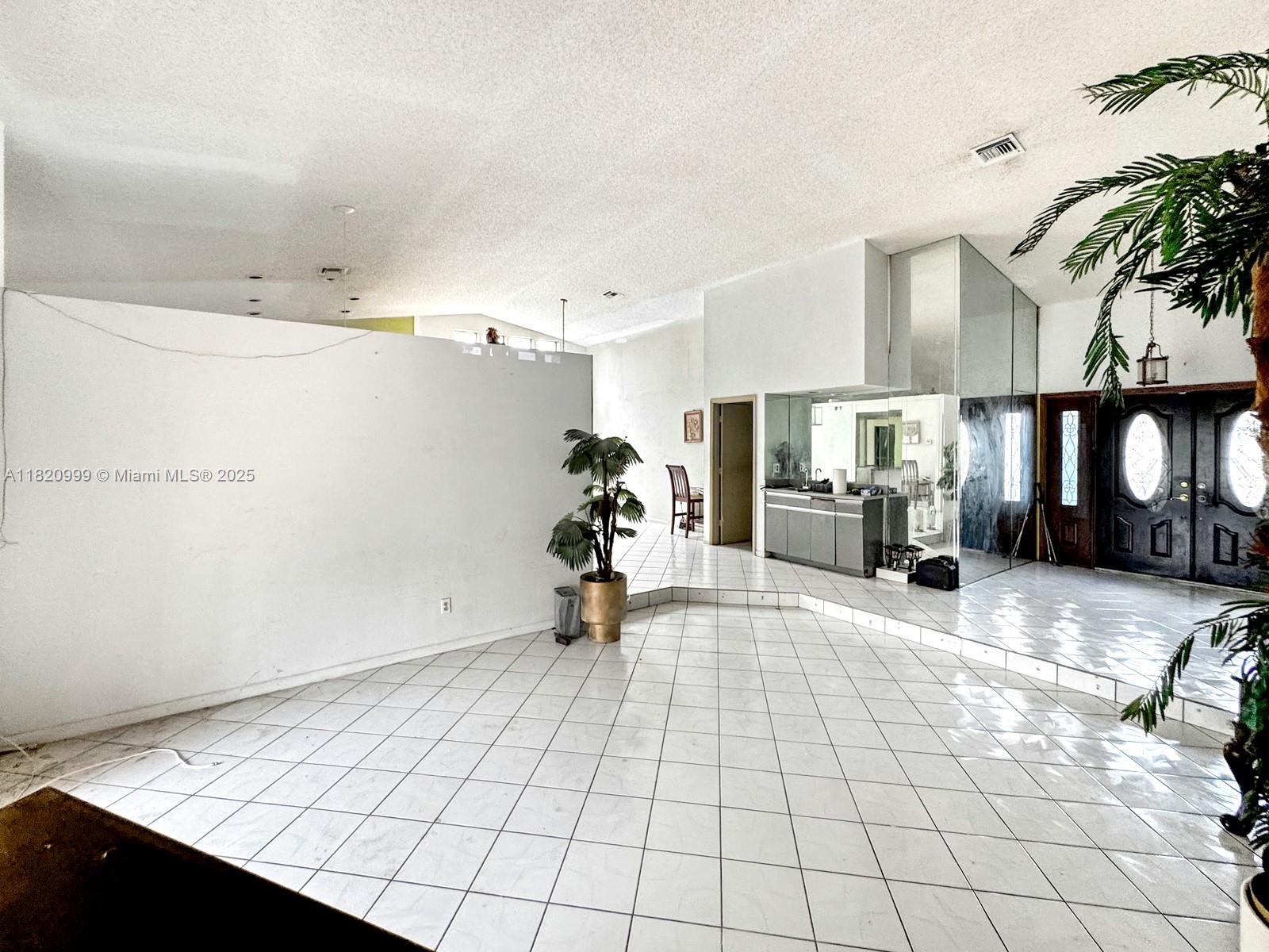 INVERRARY BOULEVARD ESTAT - Residential