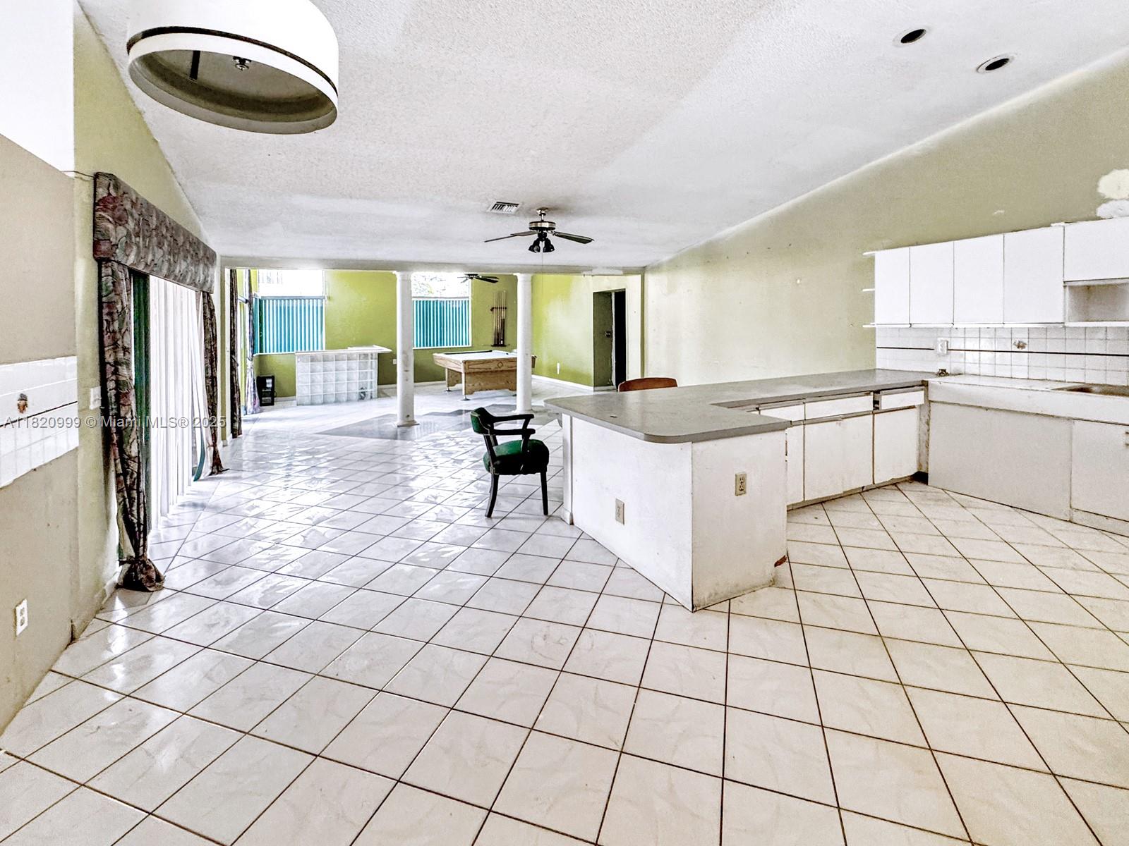INVERRARY BOULEVARD ESTAT - Residential