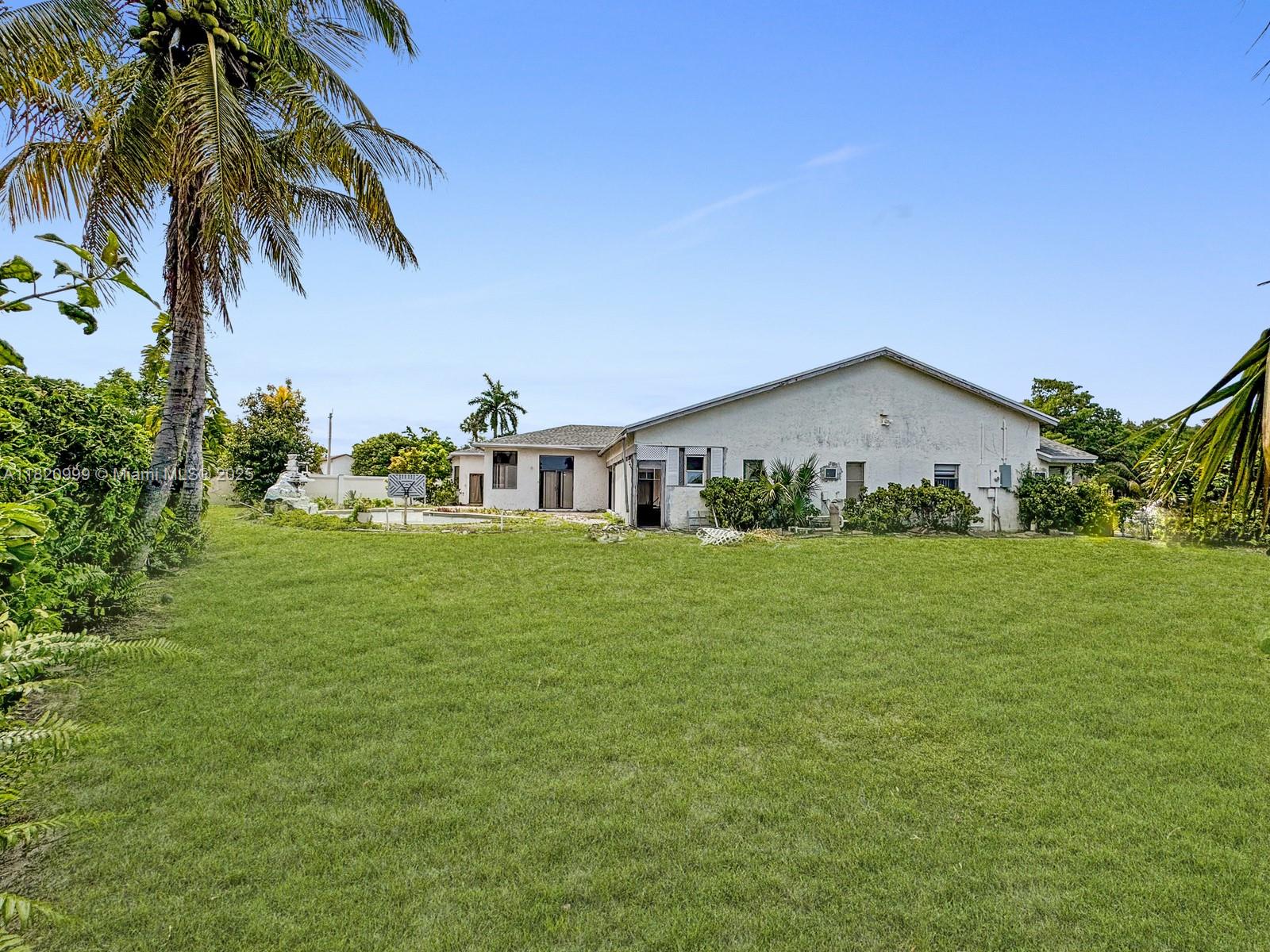 INVERRARY BOULEVARD ESTAT - Residential