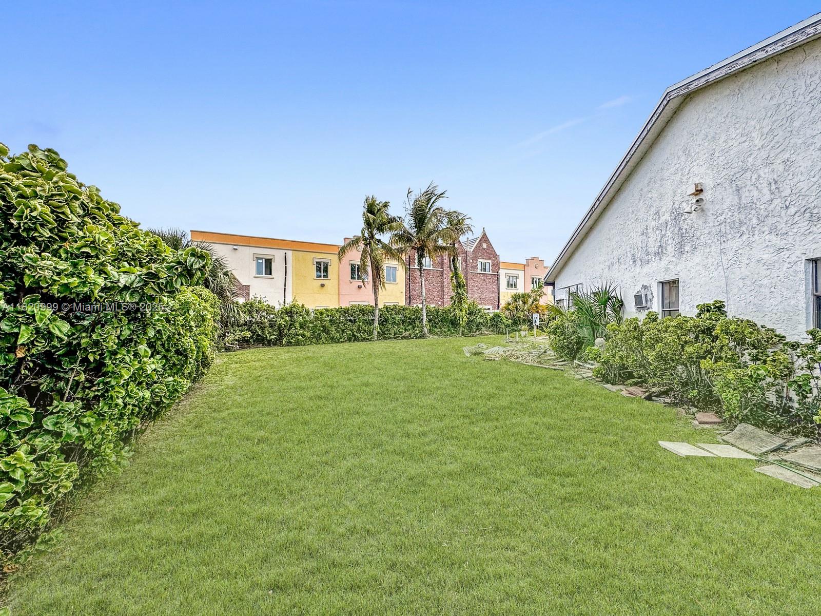 INVERRARY BOULEVARD ESTAT - Residential