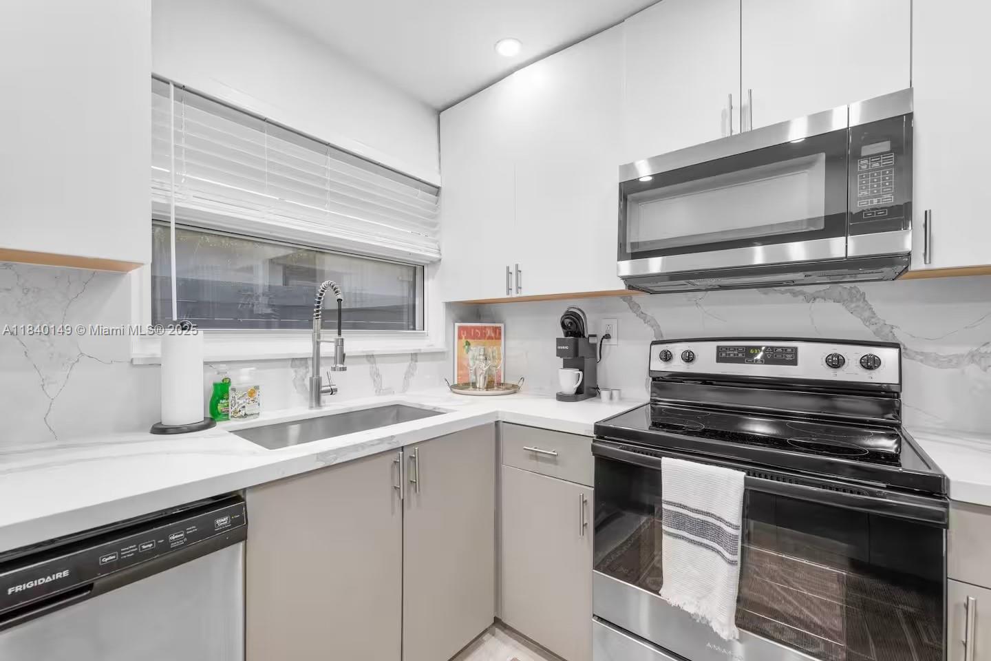 1469 NW 10th St